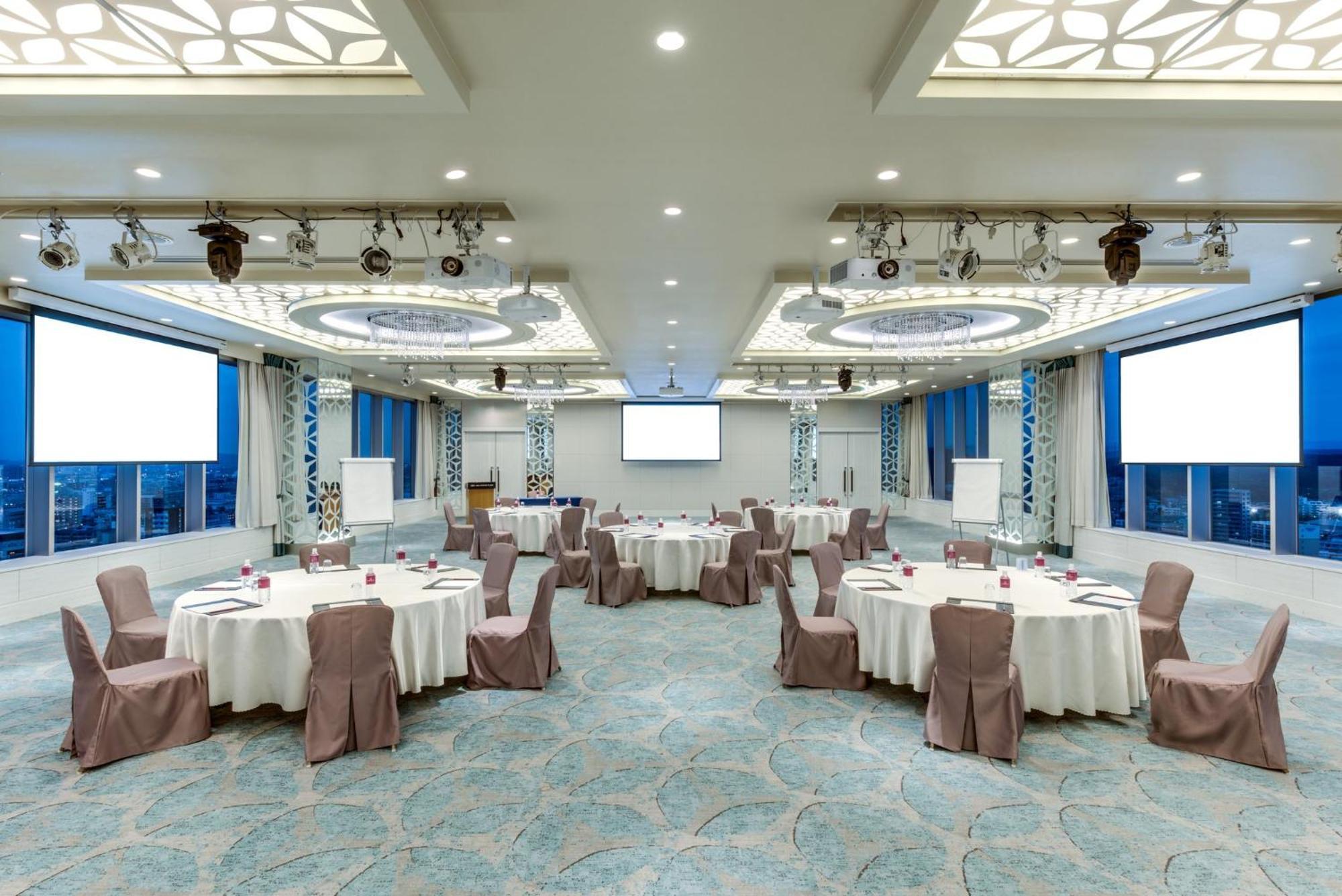 Отель Ana Crowne Plaza Okayama By Ihg Экстерьер фото